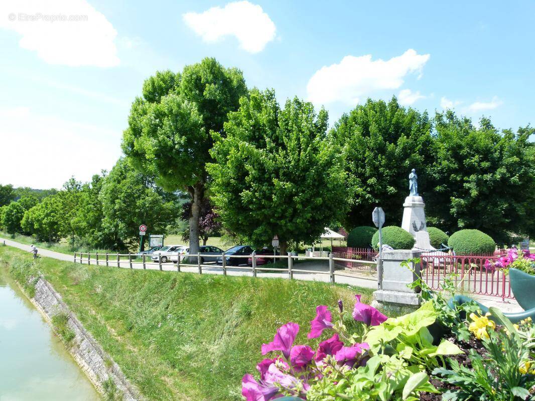 Terrain à FLEUREY-SUR-OUCHE