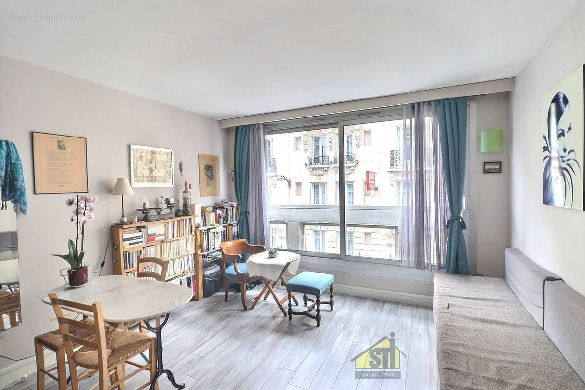 Appartement à PARIS-14E