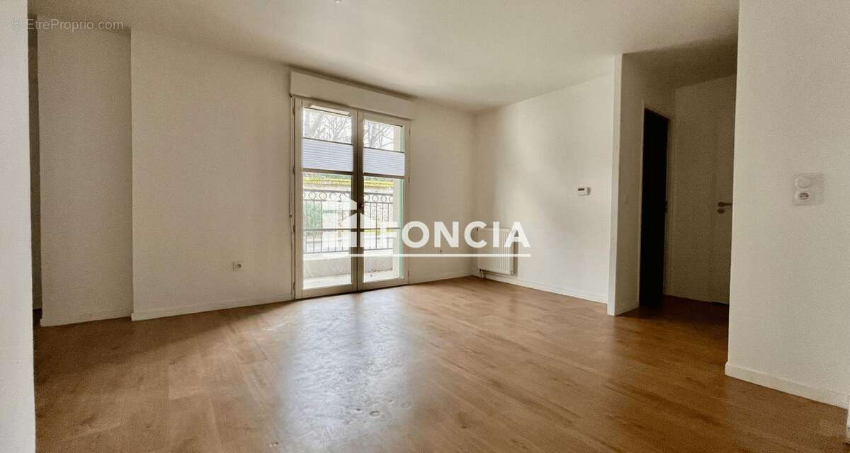 Appartement à MOISSY-CRAMAYEL