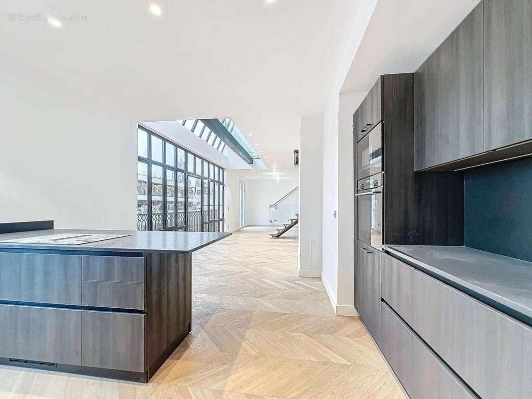 Appartement à NEUILLY-SUR-SEINE