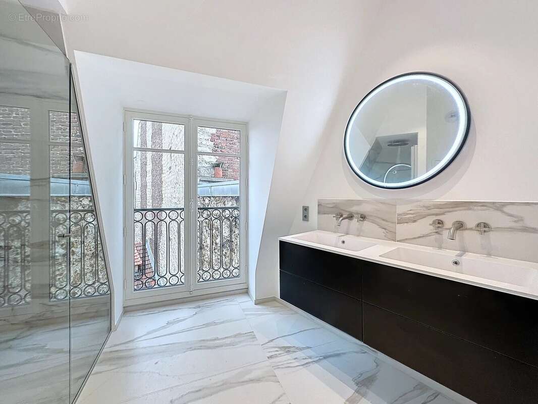 Appartement à NEUILLY-SUR-SEINE