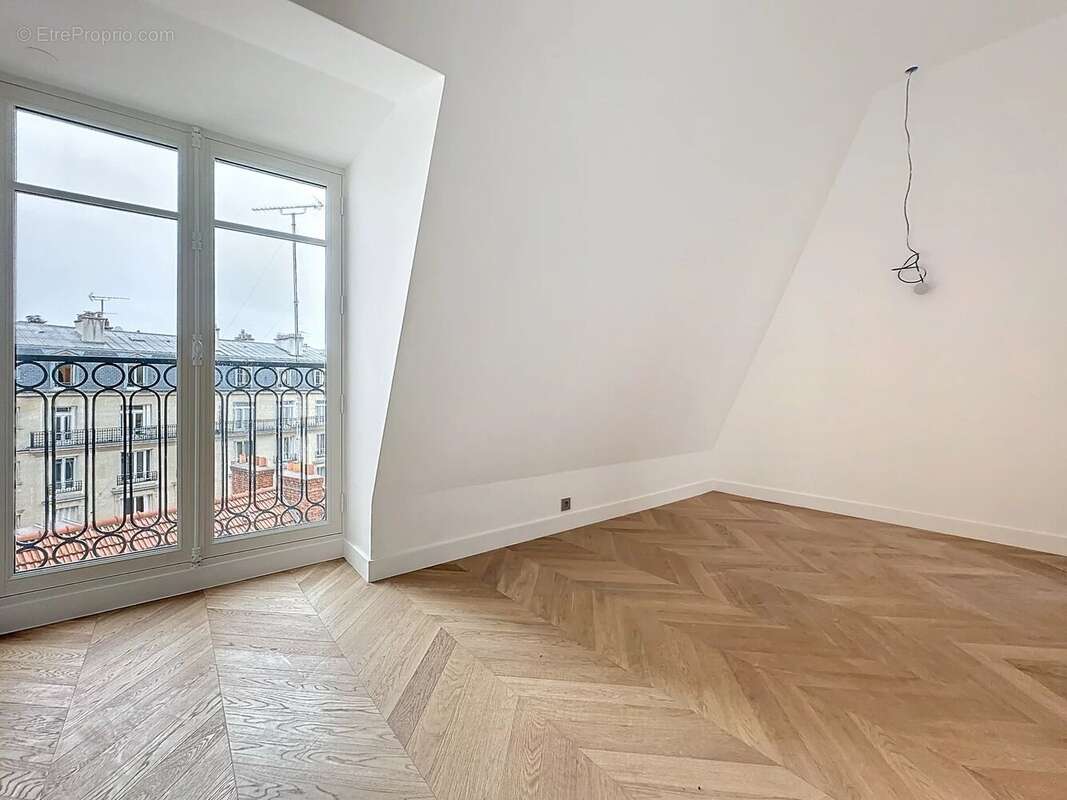 Appartement à NEUILLY-SUR-SEINE