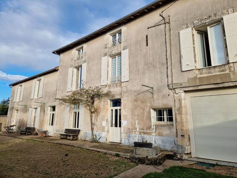 Maison à NEUVILLE-DE-POITOU