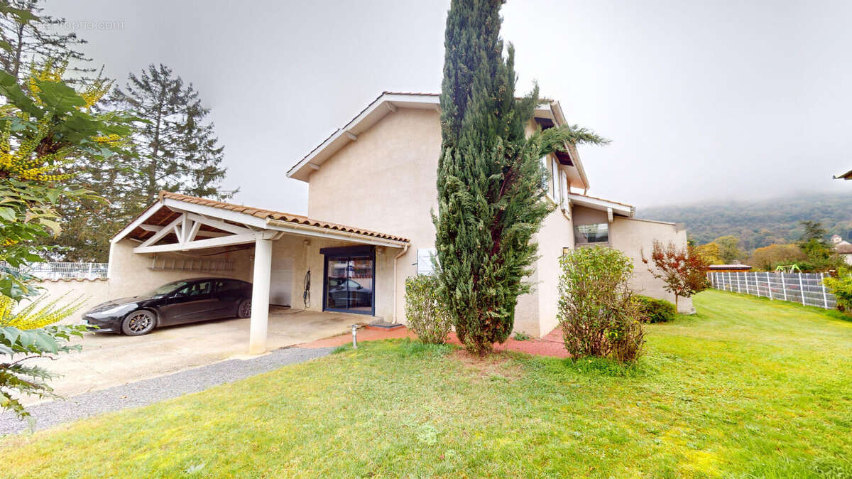 Maison à LA BALME-LES-GROTTES