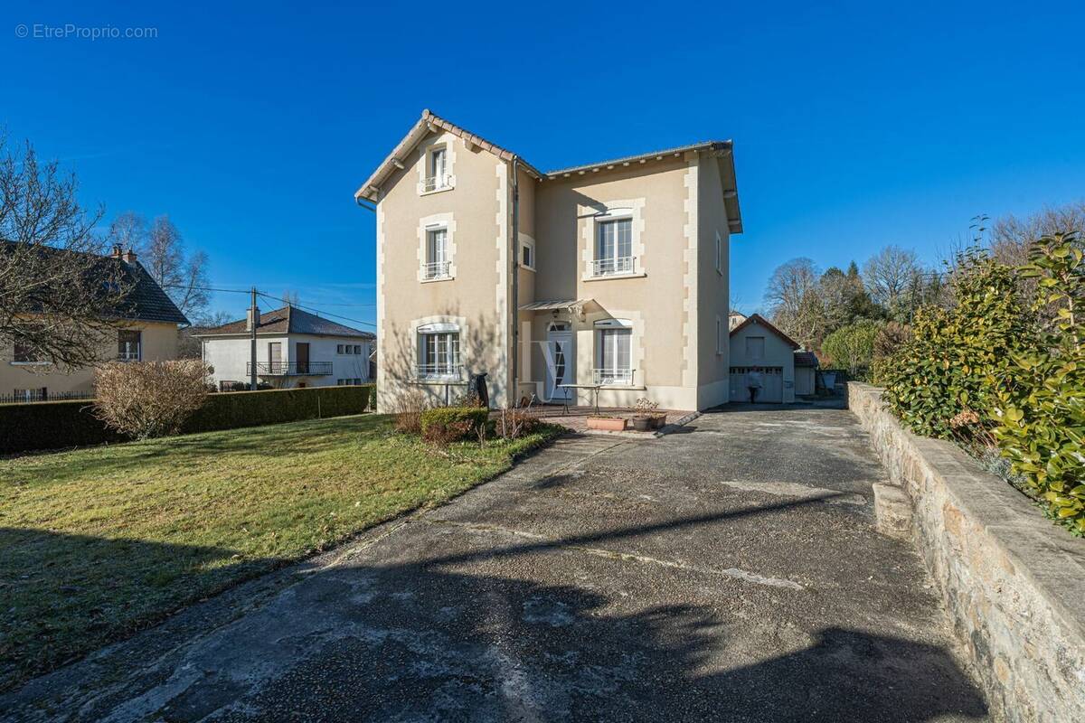 Maison à EYMOUTIERS