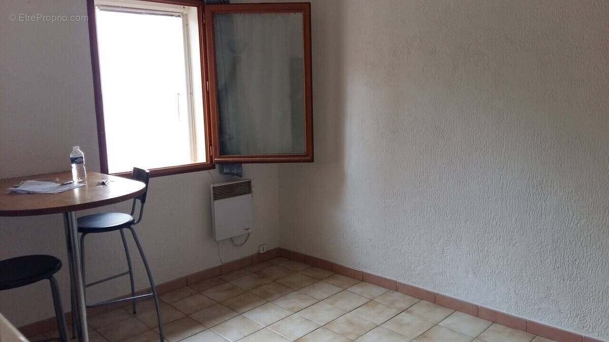 Appartement à CEYRESTE