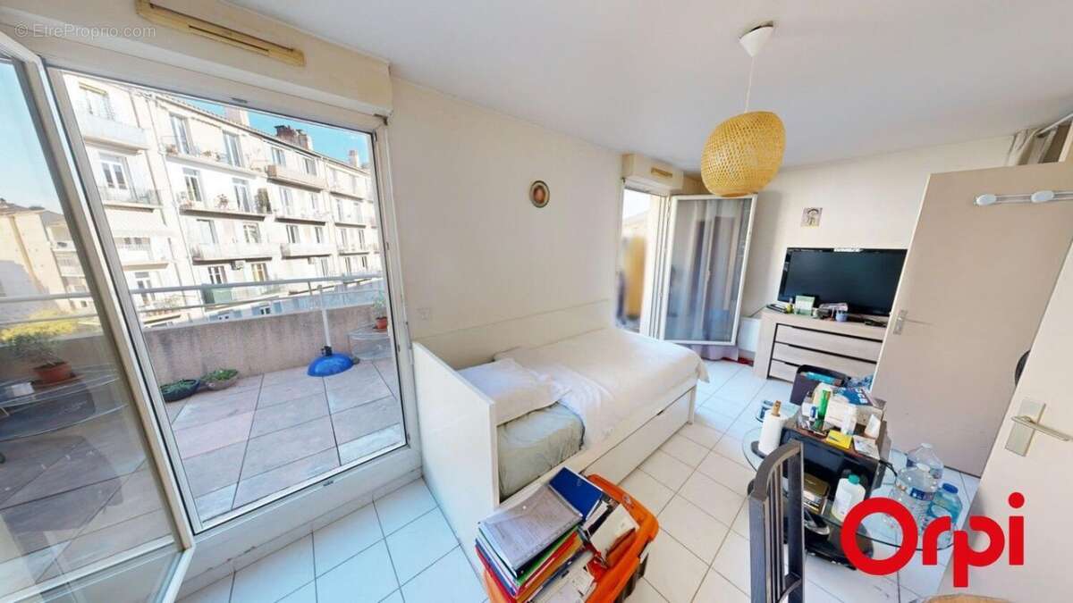 Appartement à MARSEILLE-5E