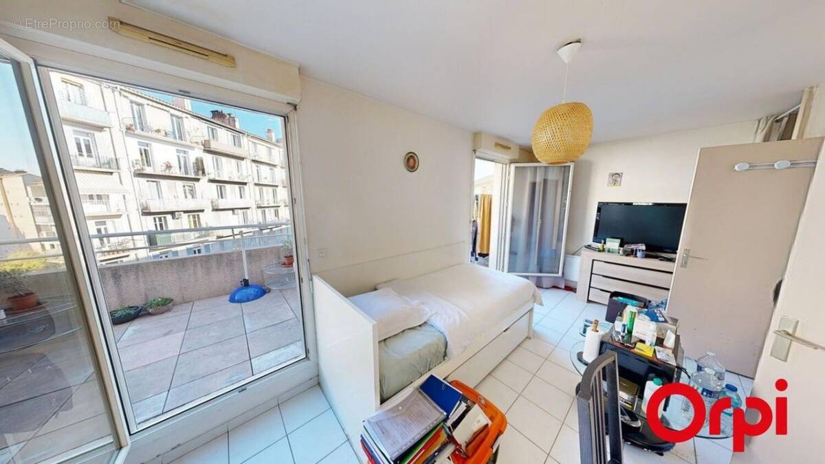 Appartement à MARSEILLE-5E