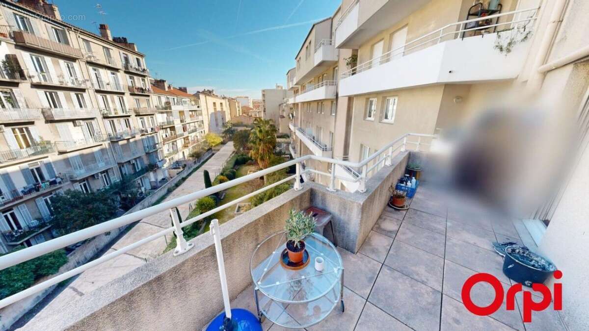 Appartement à MARSEILLE-5E