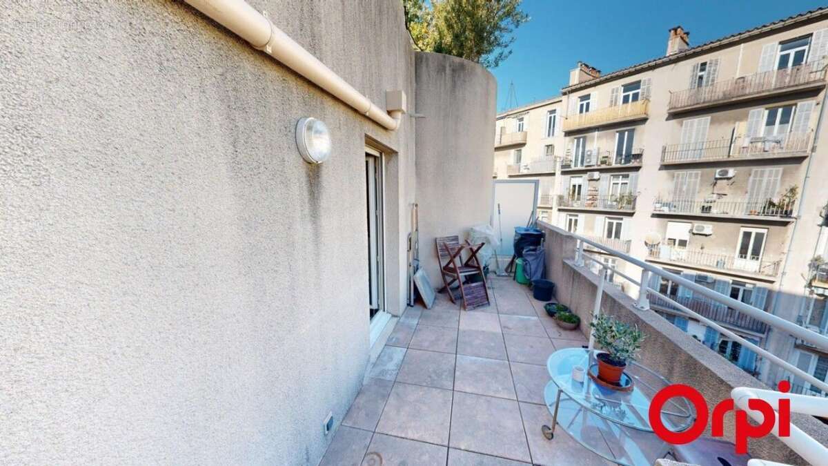 Appartement à MARSEILLE-5E