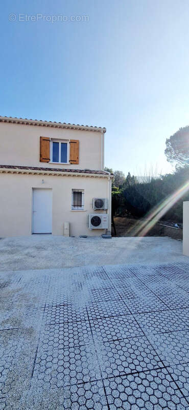 Appartement à SAINT-PAUL-TROIS-CHATEAUX