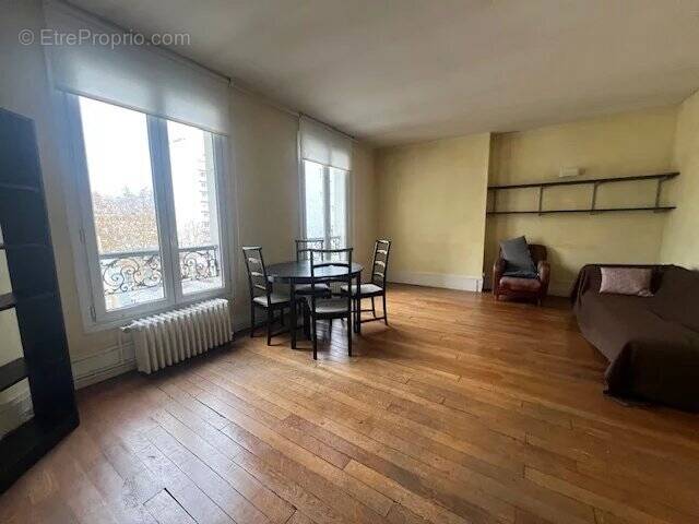 Appartement à PARIS-14E