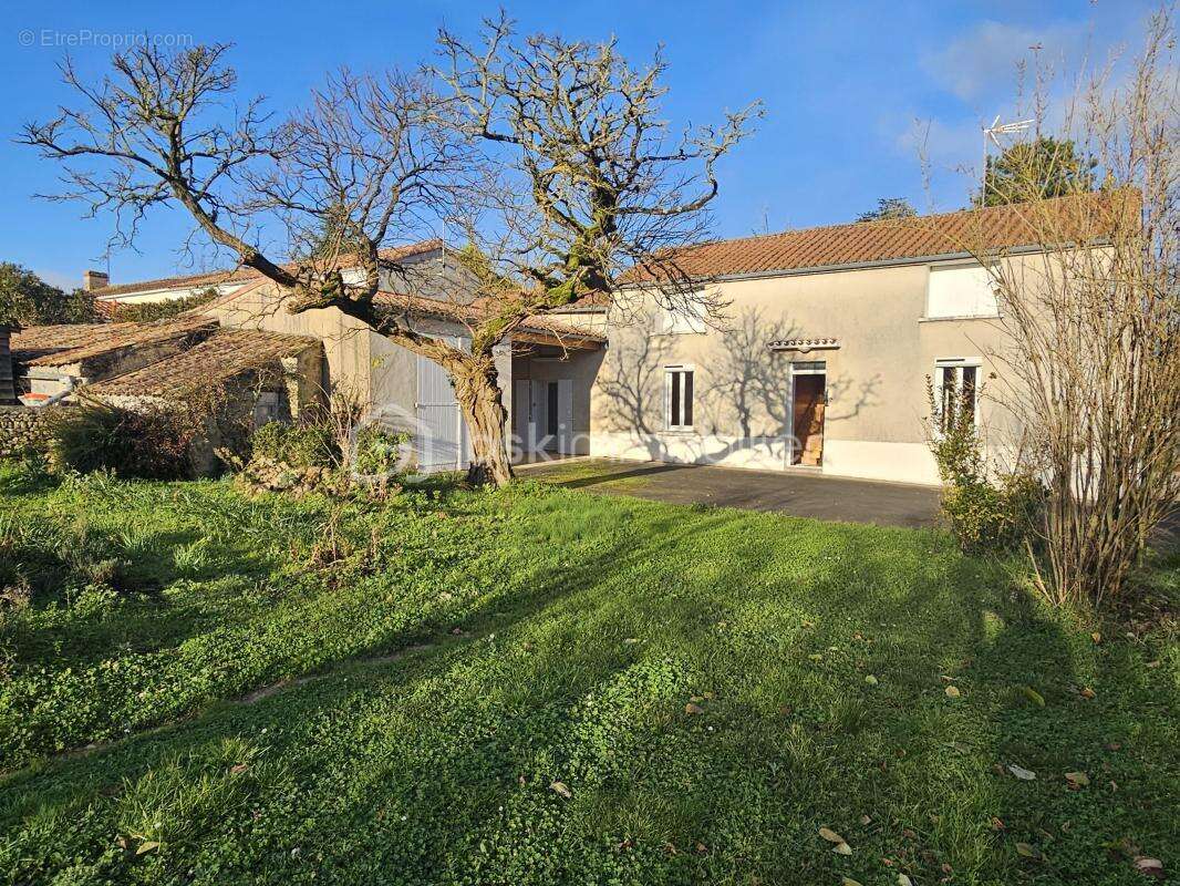 Maison à COULONGES-SUR-L&#039;AUTIZE