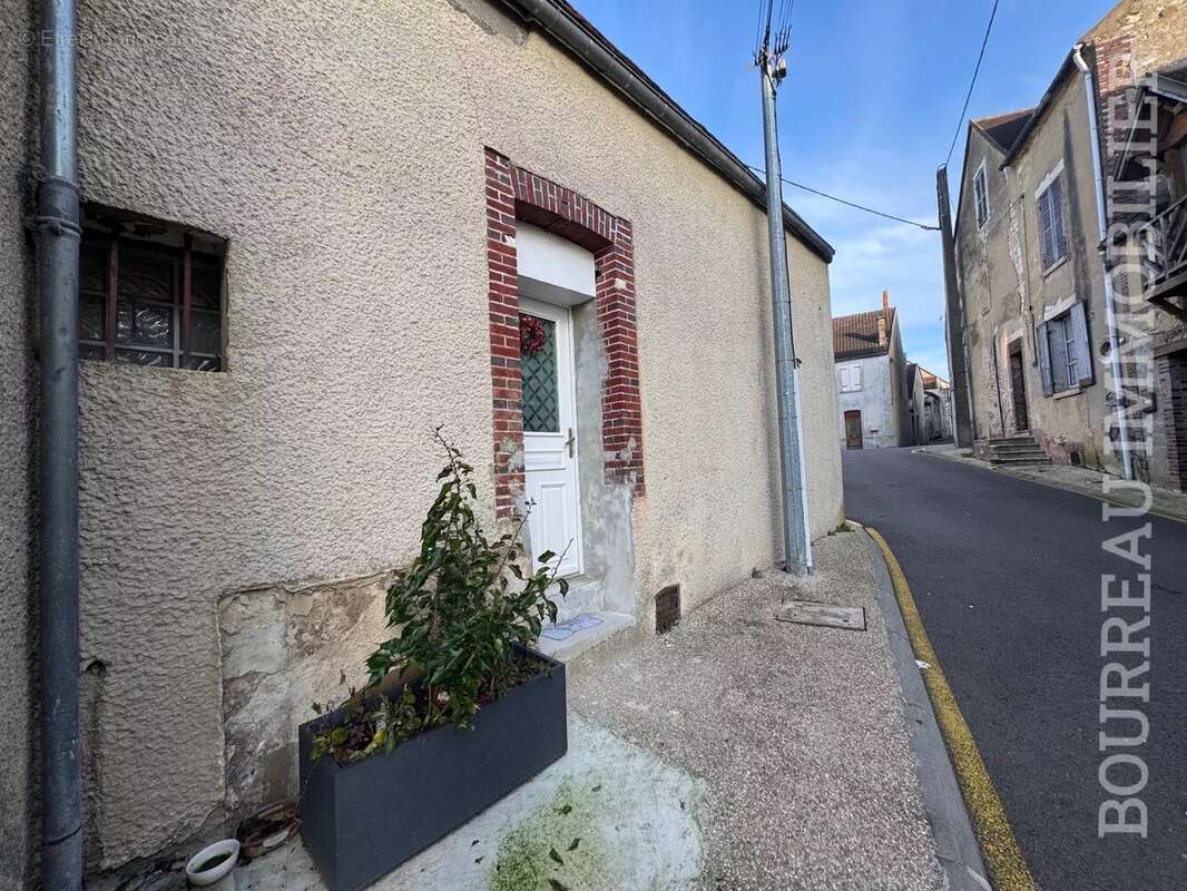 Appartement à BRIENON-SUR-ARMANCON