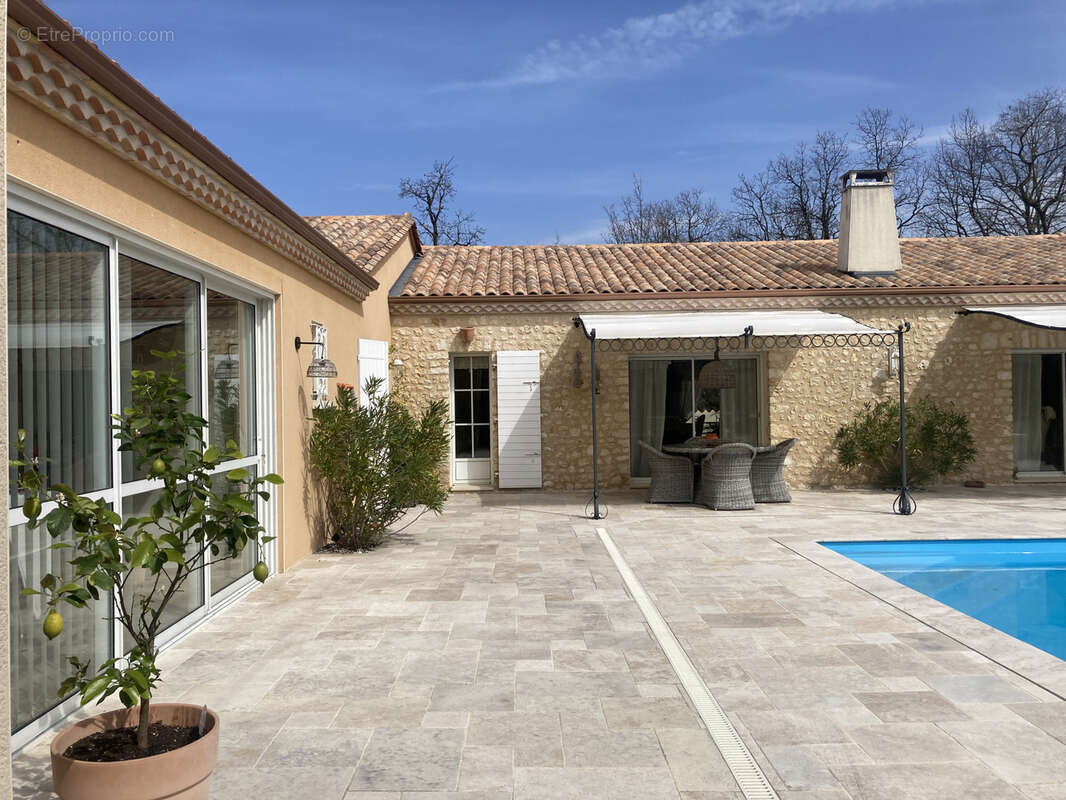 Maison à SAINT-YRIEIX-SUR-CHARENTE