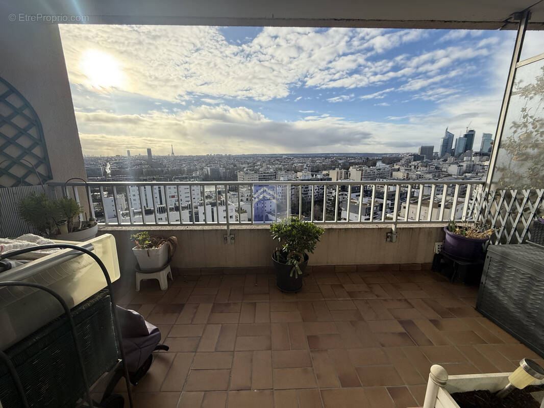 Appartement à COURBEVOIE