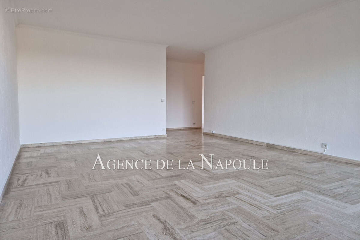 Appartement à MANDELIEU-LA-NAPOULE