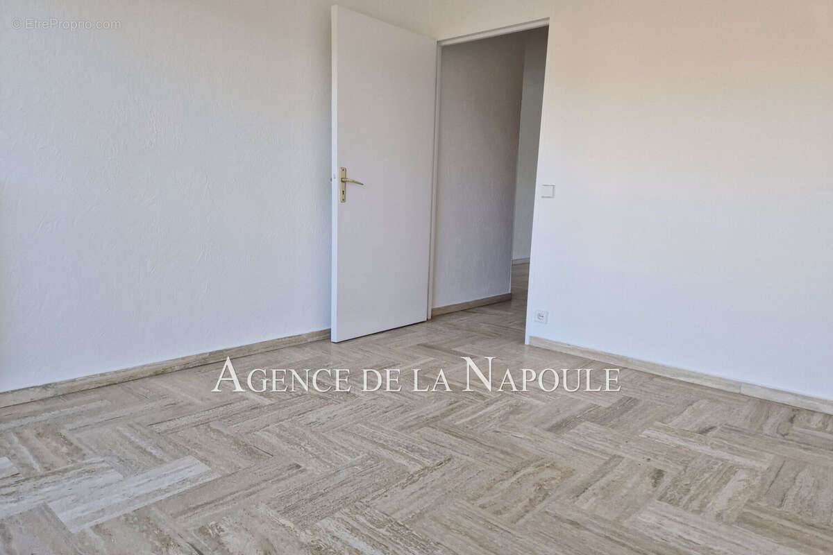 Appartement à MANDELIEU-LA-NAPOULE