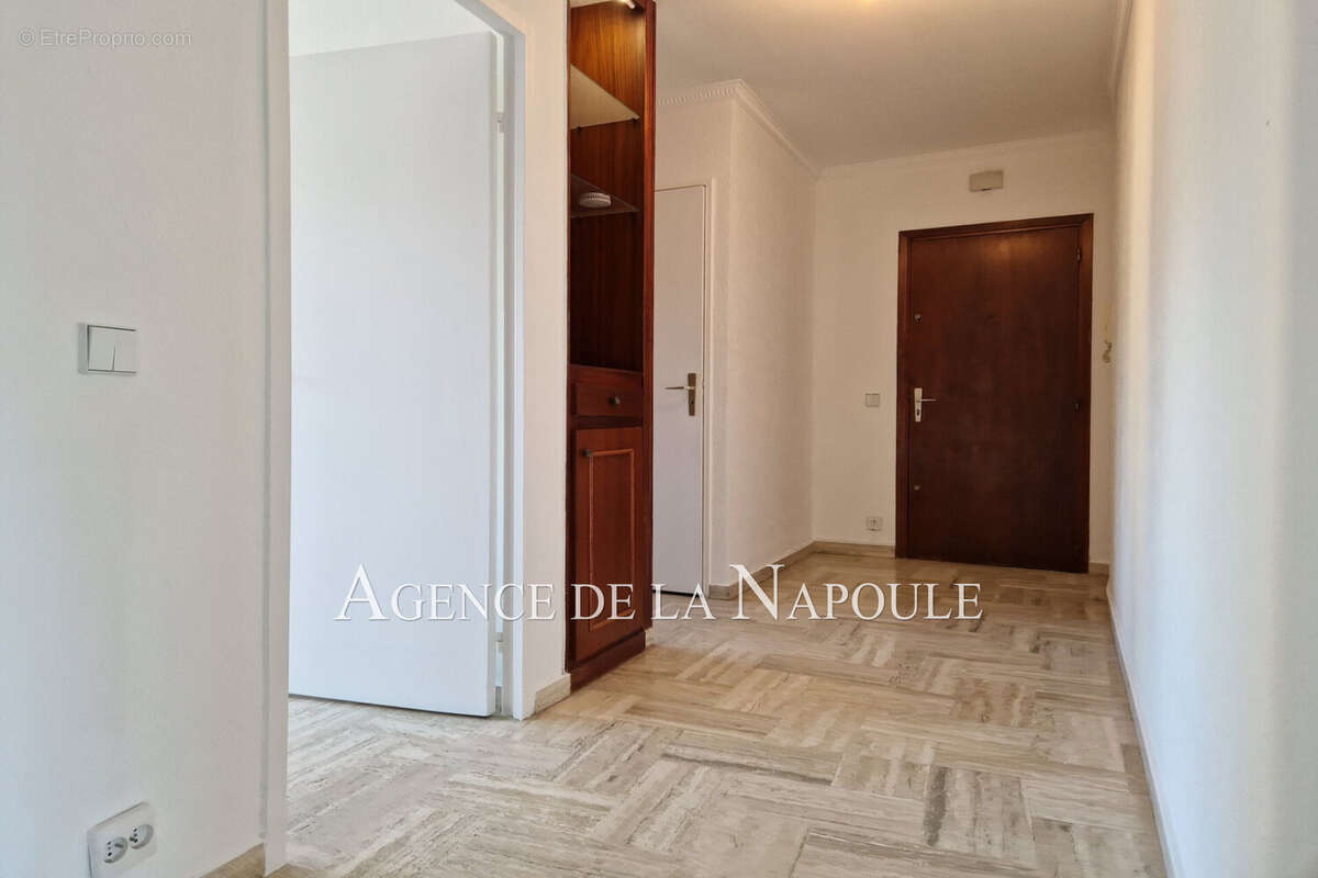 Appartement à MANDELIEU-LA-NAPOULE