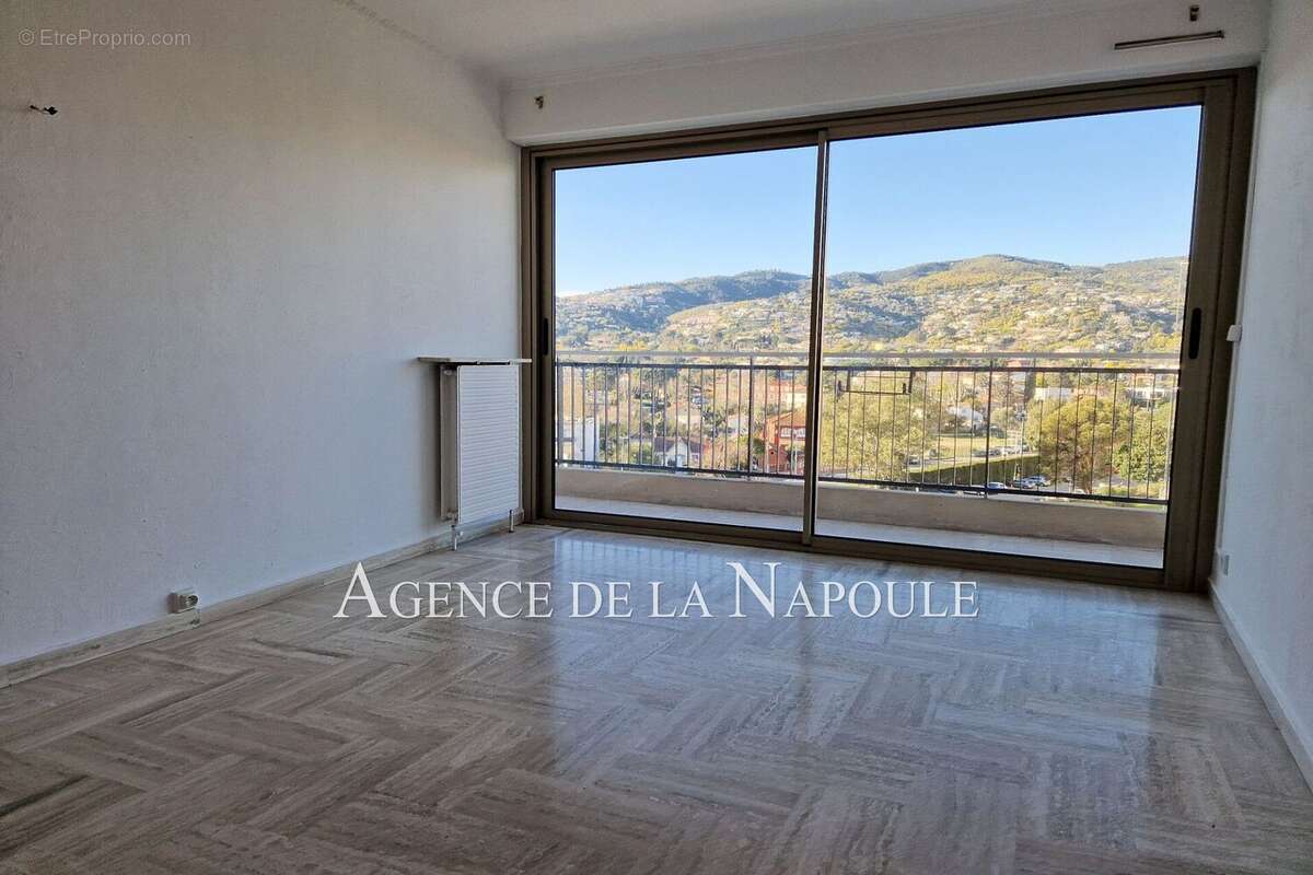 Appartement à MANDELIEU-LA-NAPOULE