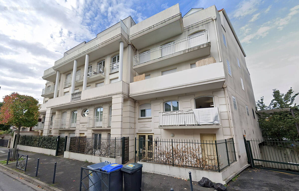 Appartement à LES PAVILLONS-SOUS-BOIS