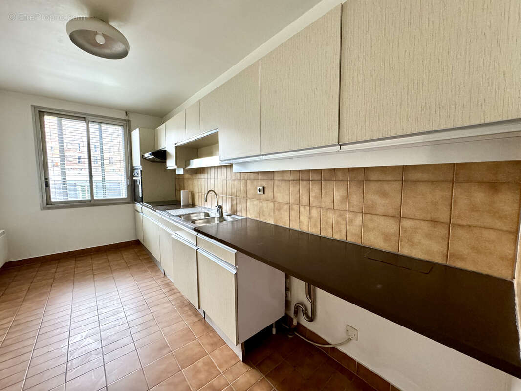 Appartement à CHARENTON-LE-PONT