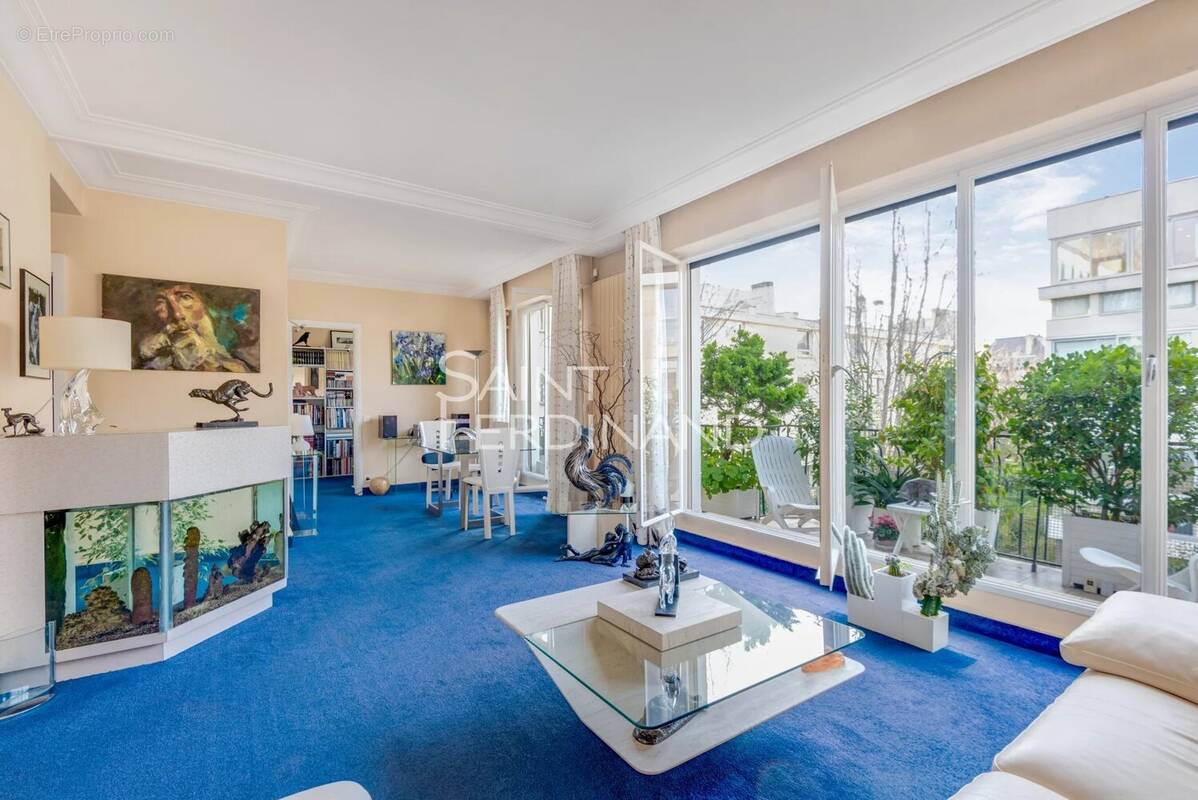 Appartement à NEUILLY-SUR-SEINE