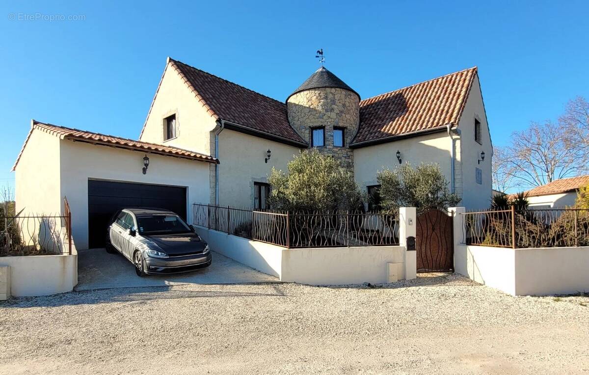 Maison à SAINT-HILAIRE-DE-BRETHMAS