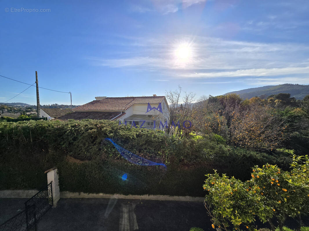 Maison à LA ROQUETTE-SUR-SIAGNE