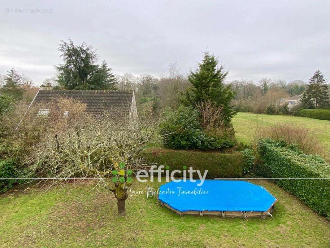 Maison à SAVIGNY-LE-TEMPLE