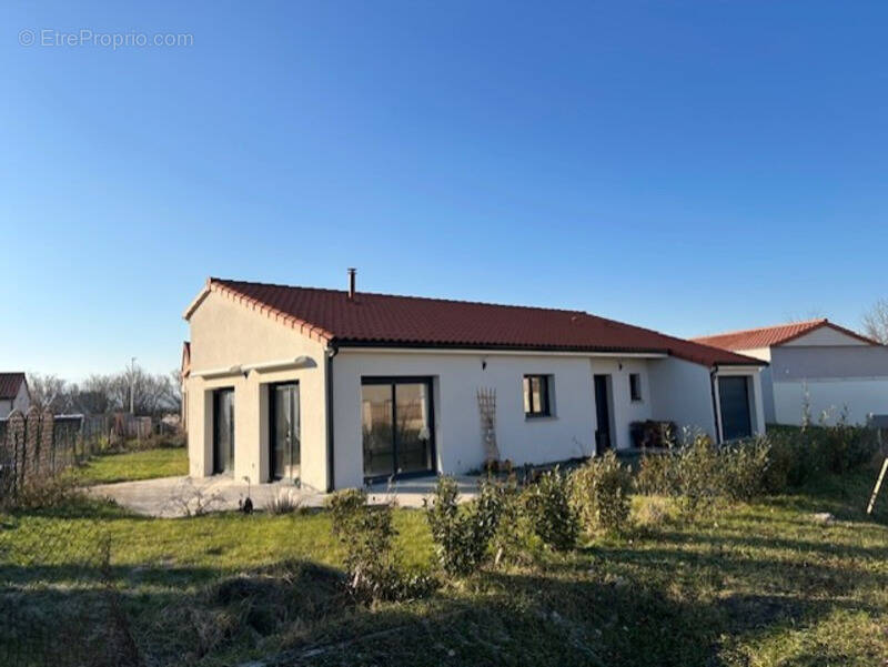 Maison à SAINT-BEAUZIRE