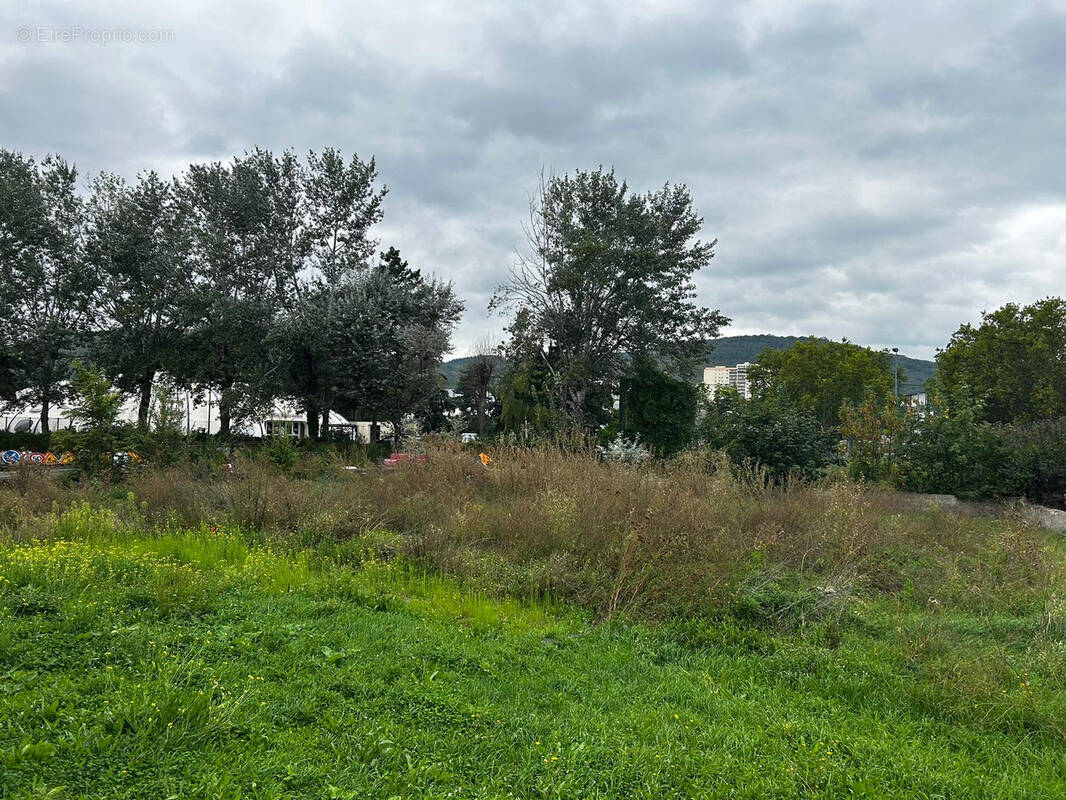 Terrain à CLERMONT-FERRAND