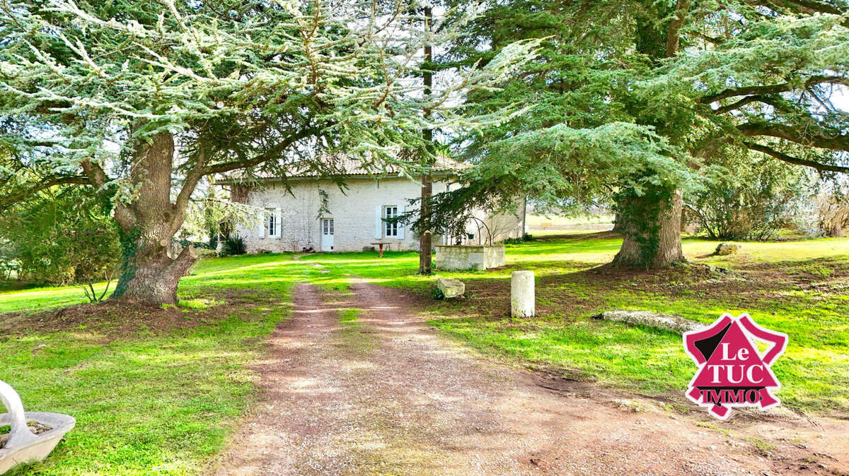 Maison à SAINT-ANTOINE-DE-FICALBA