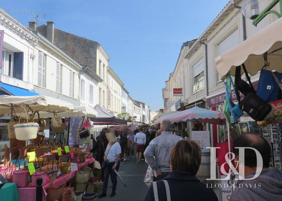 Commerce à SAUJON