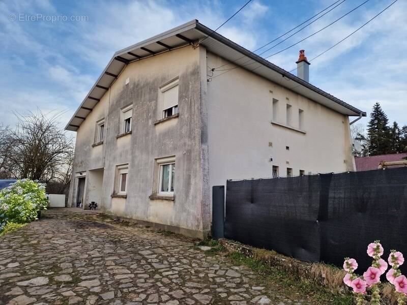 Appartement à CHARMES