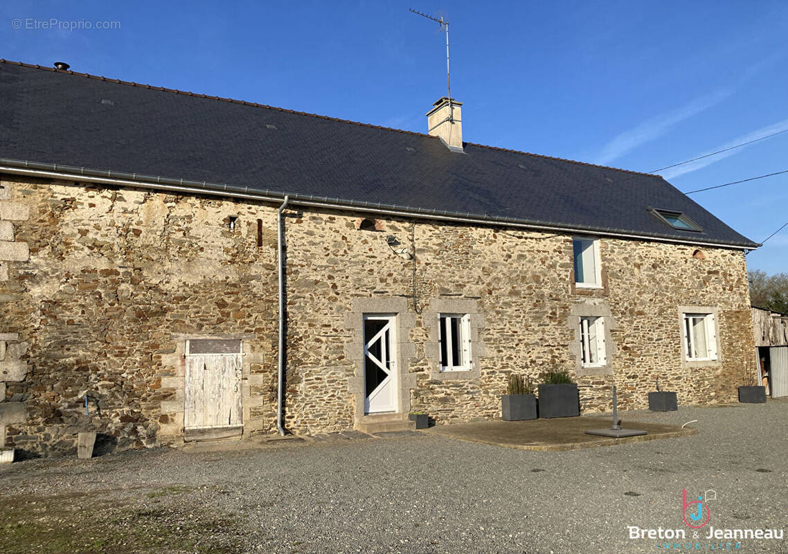 Maison à VILLAINES-LA-JUHEL