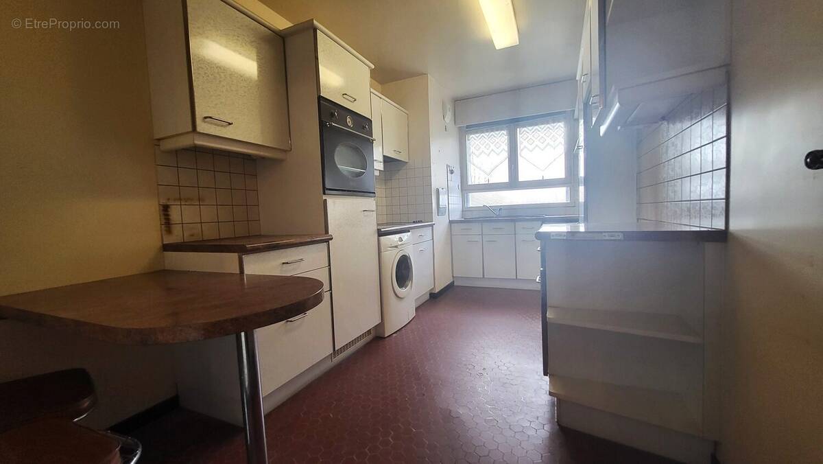 Appartement à LES CLAYES-SOUS-BOIS