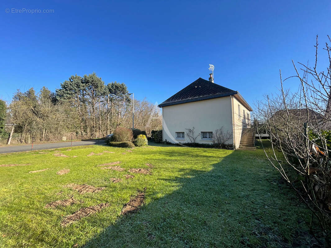 Maison à LONGUE-JUMELLES