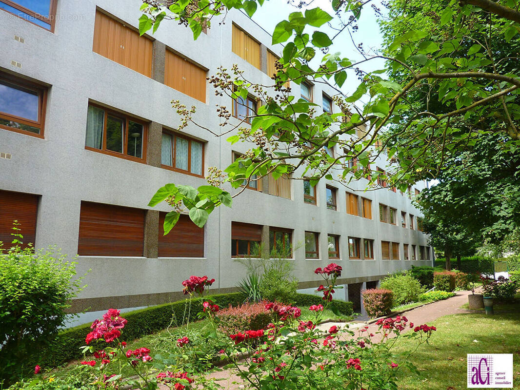 Appartement à L&#039;HAY-LES-ROSES