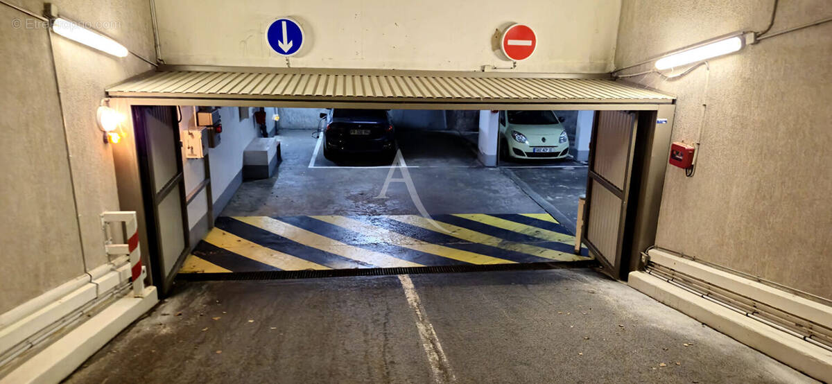 Parking à PARIS-10E