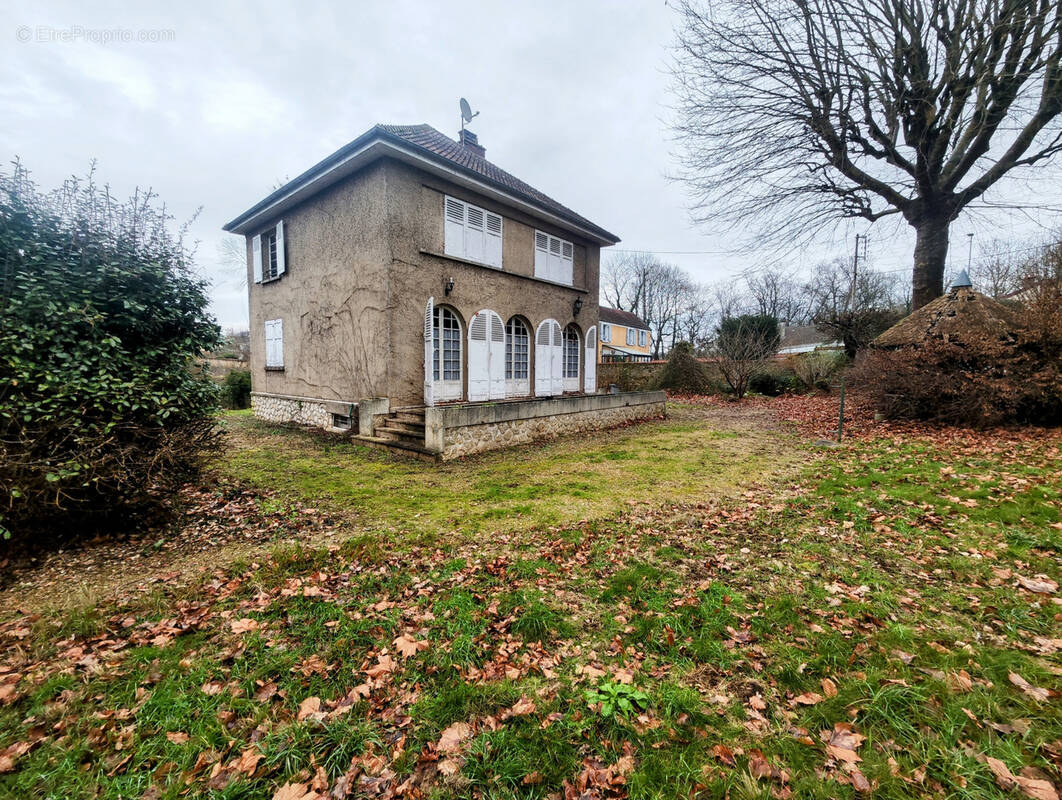 Maison à LE MEE-SUR-SEINE