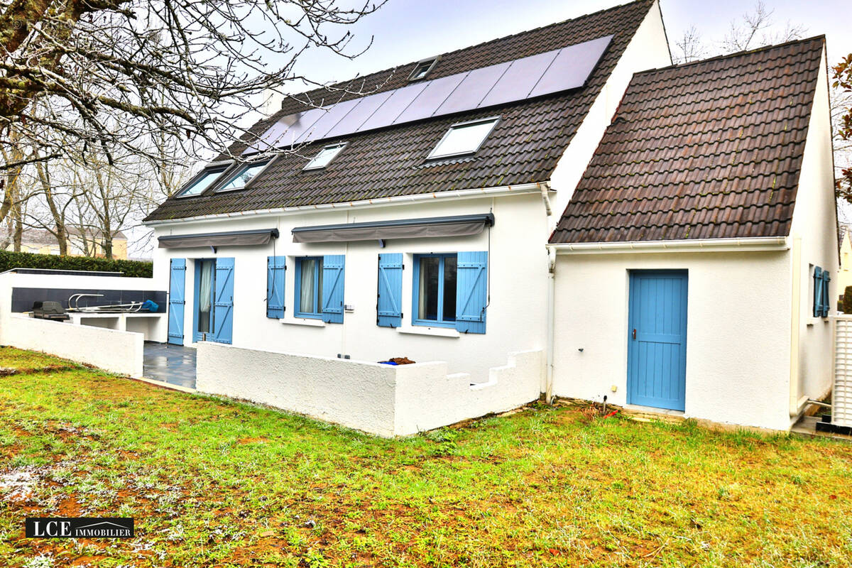 Maison à SAVIGNY-LE-TEMPLE