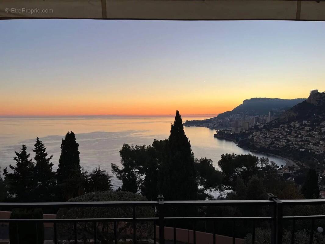 Appartement à ROQUEBRUNE-CAP-MARTIN