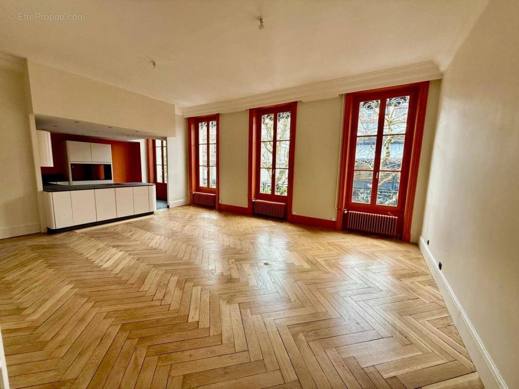 Appartement à SAINT-ETIENNE