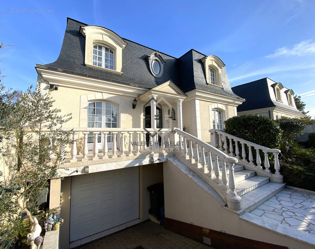 Maison à CHENNEVIERES-SUR-MARNE