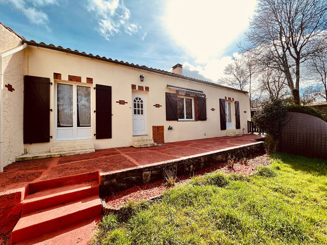 Maison à SAINT-ETIENNE-DU-BOIS