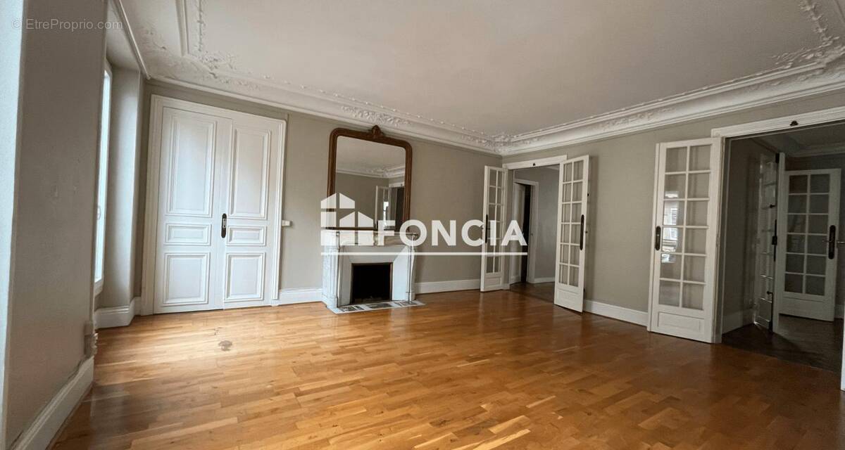 Appartement à PARIS-9E