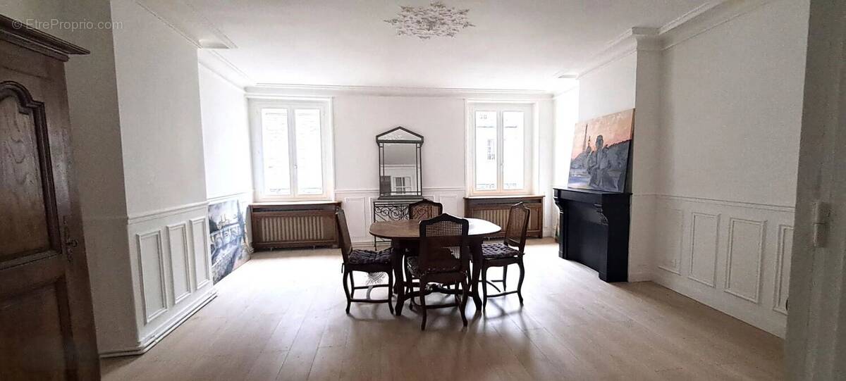 Appartement à PARIS-7E