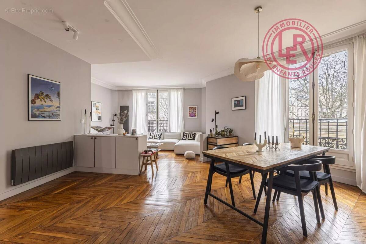 Appartement à PARIS-3E