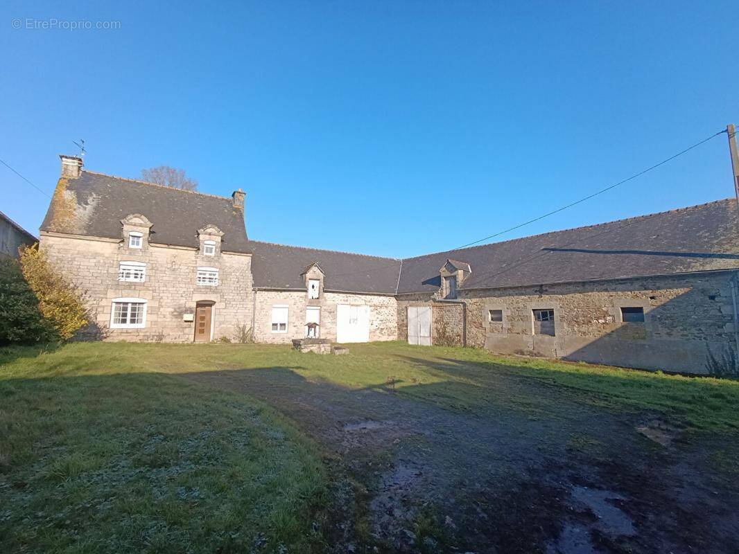 Maison à NOYAL-PONTIVY